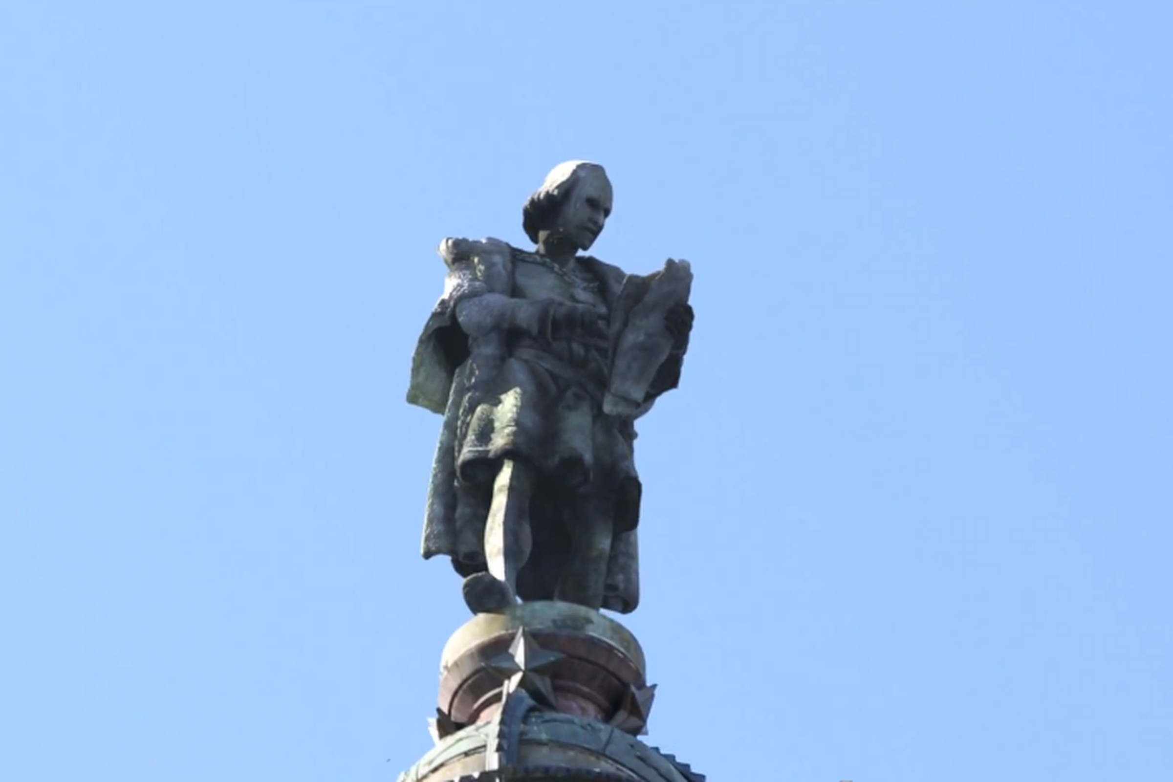 Barcelona Columbus statue taking phone call