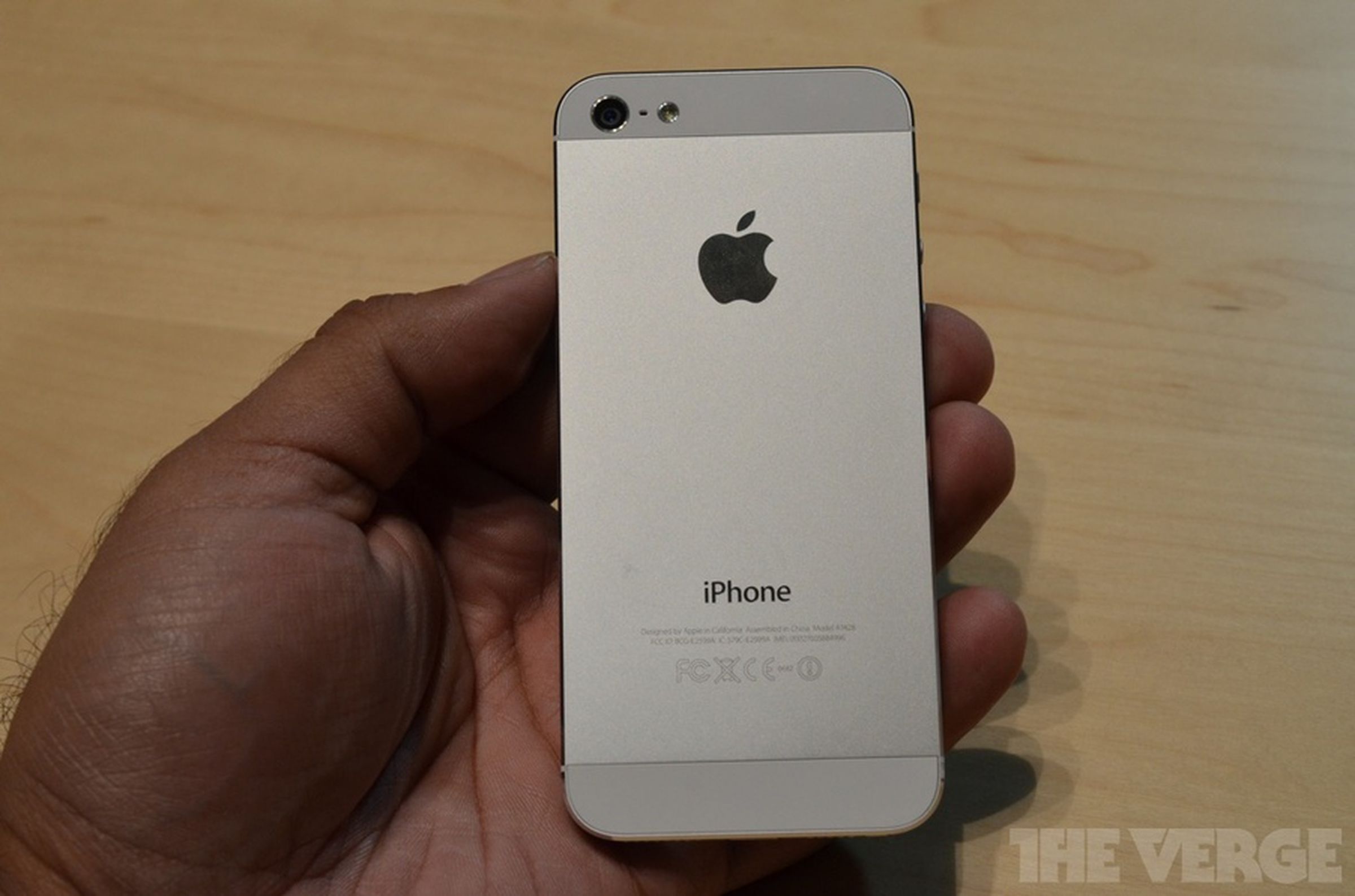 iPhone 5 hands-on photos