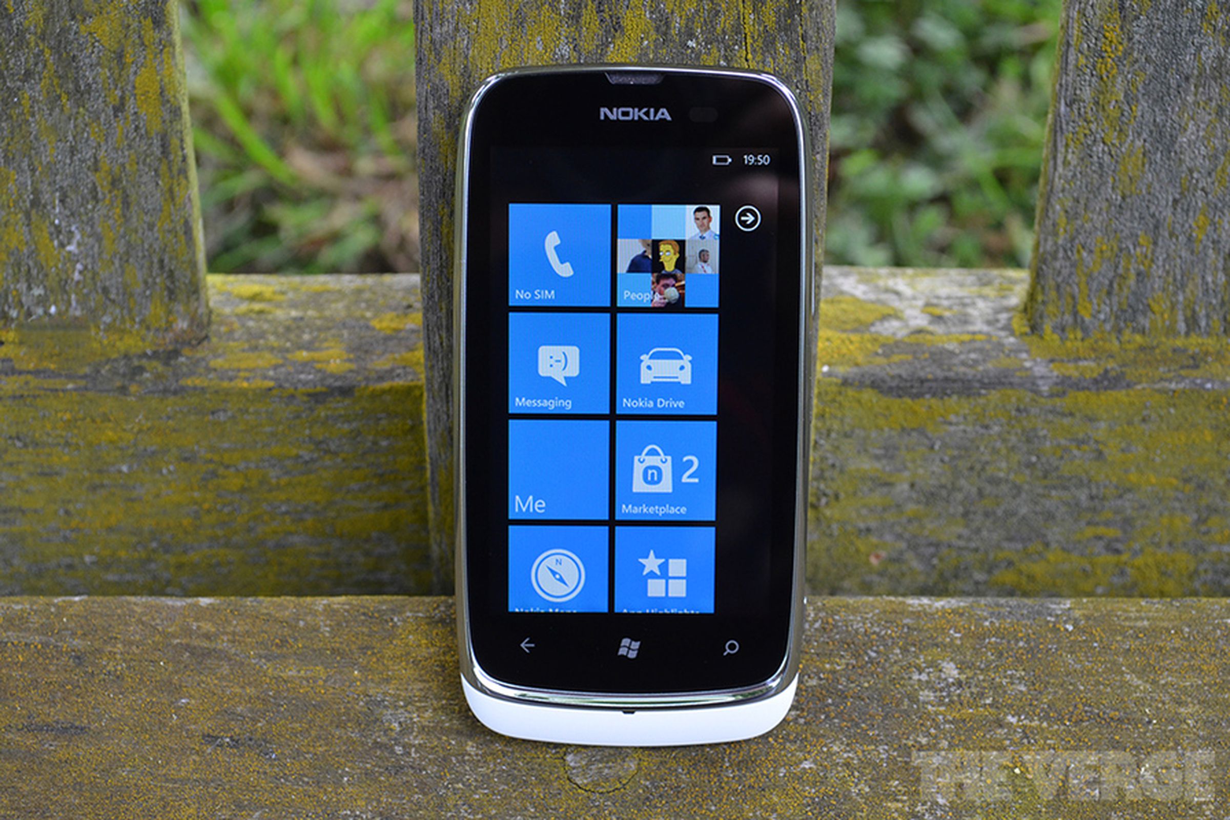 Nokia Lumia 610 hero (1024px)
