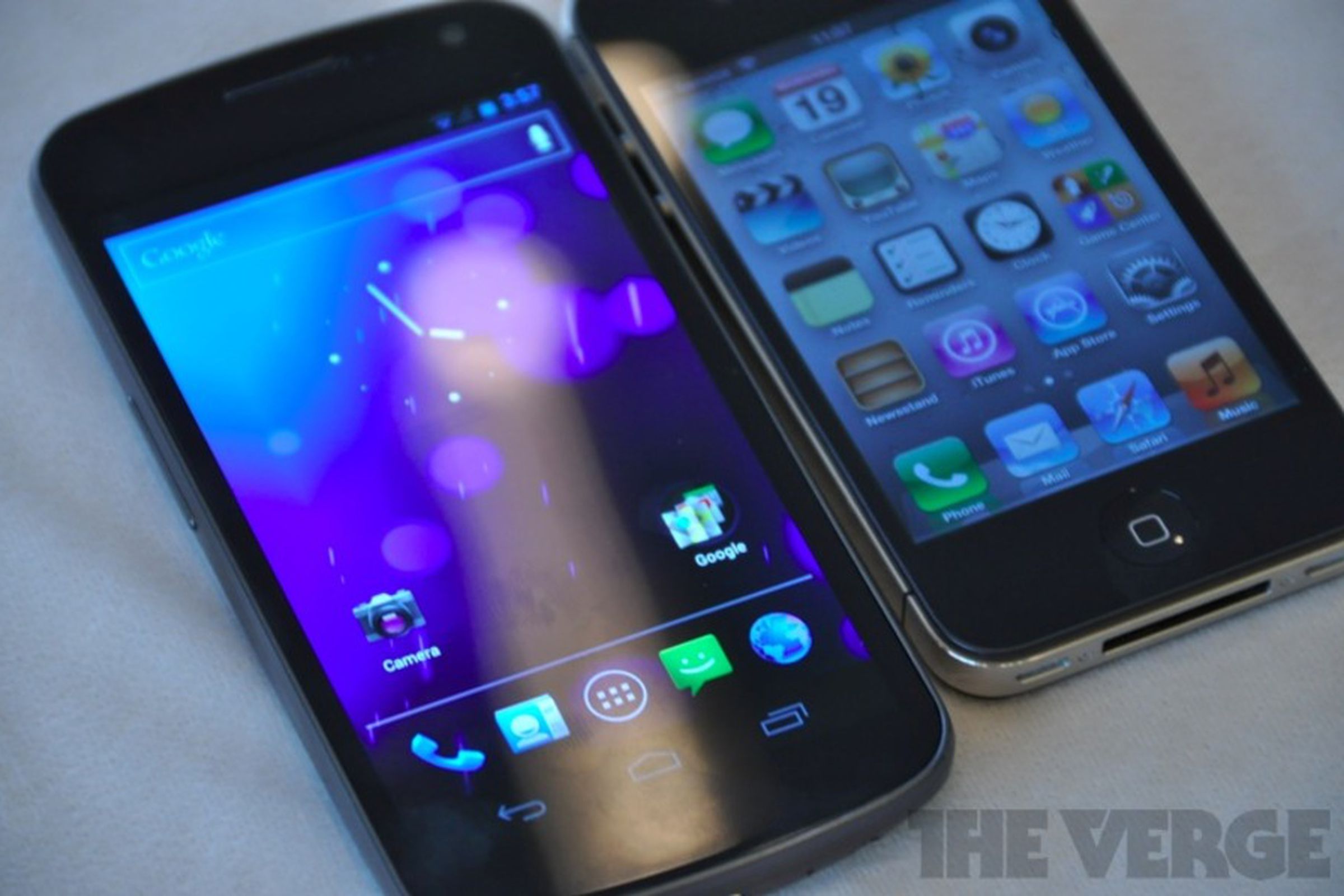 Galaxy Nexus iPhone comparison