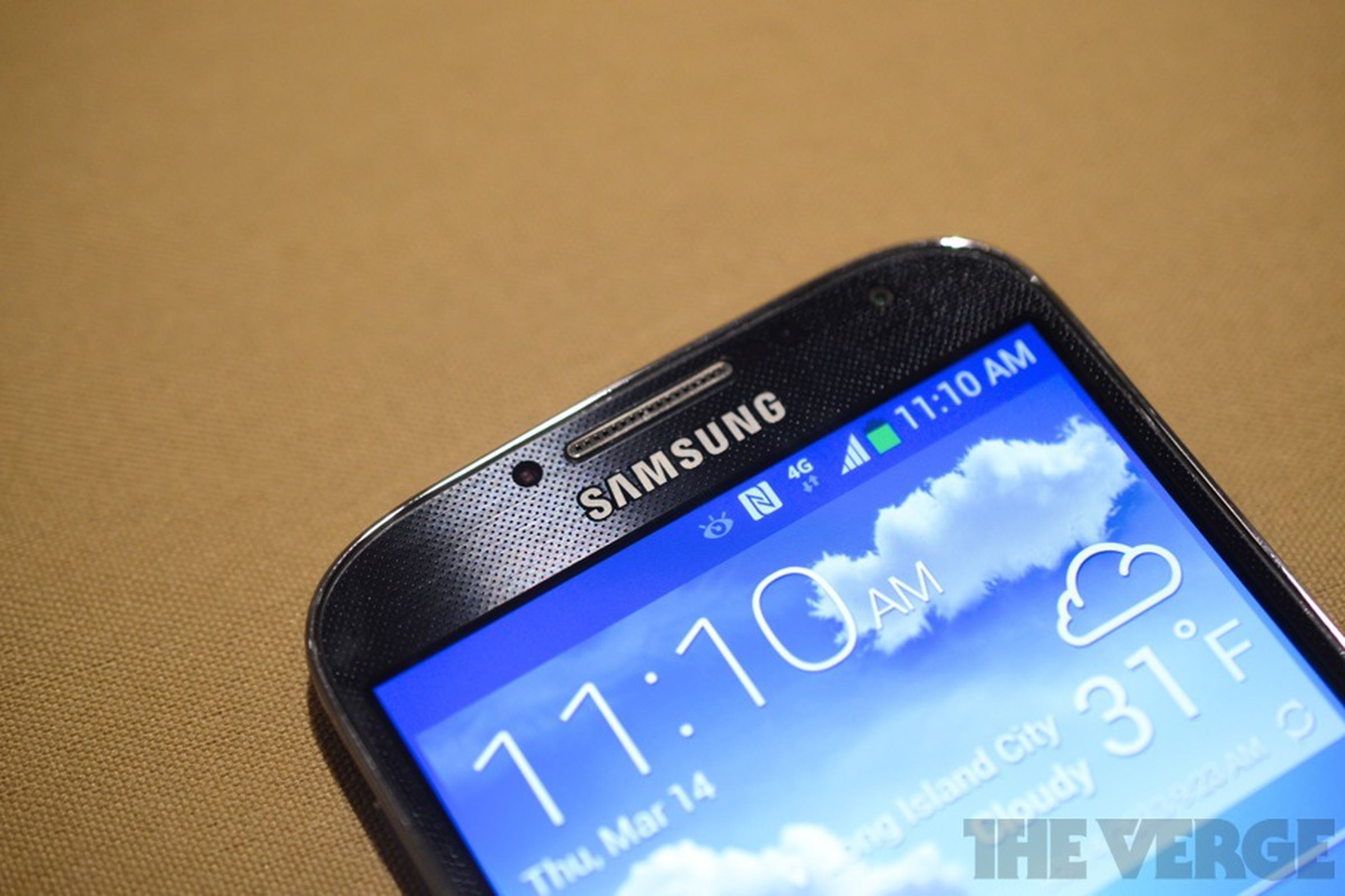Samsung Galaxy S4 top 
