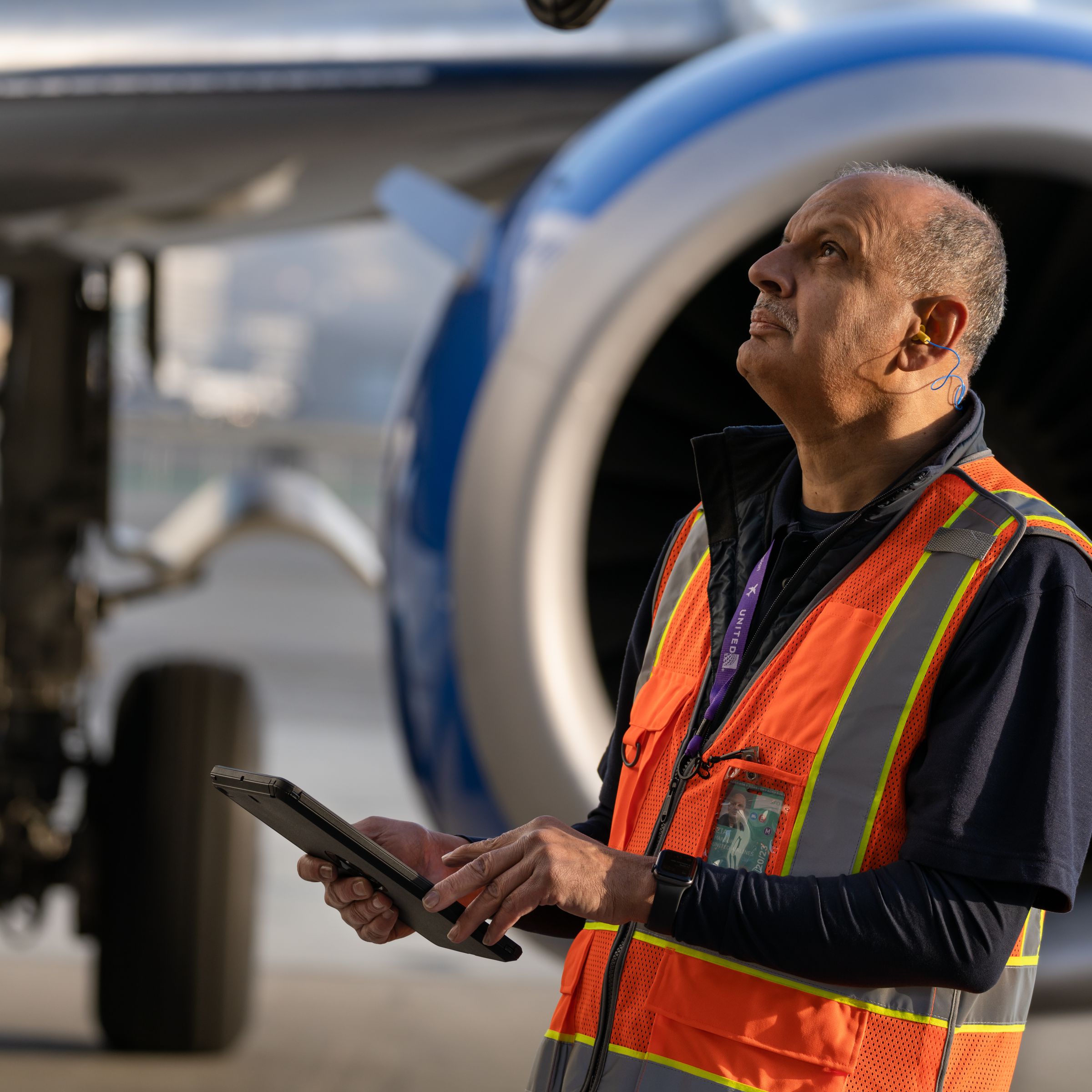 United lead line technician Mansur Zia observes the exterior of the plane and uses the iPad to create service tickets and perform a digital maintenance release sign-off.
