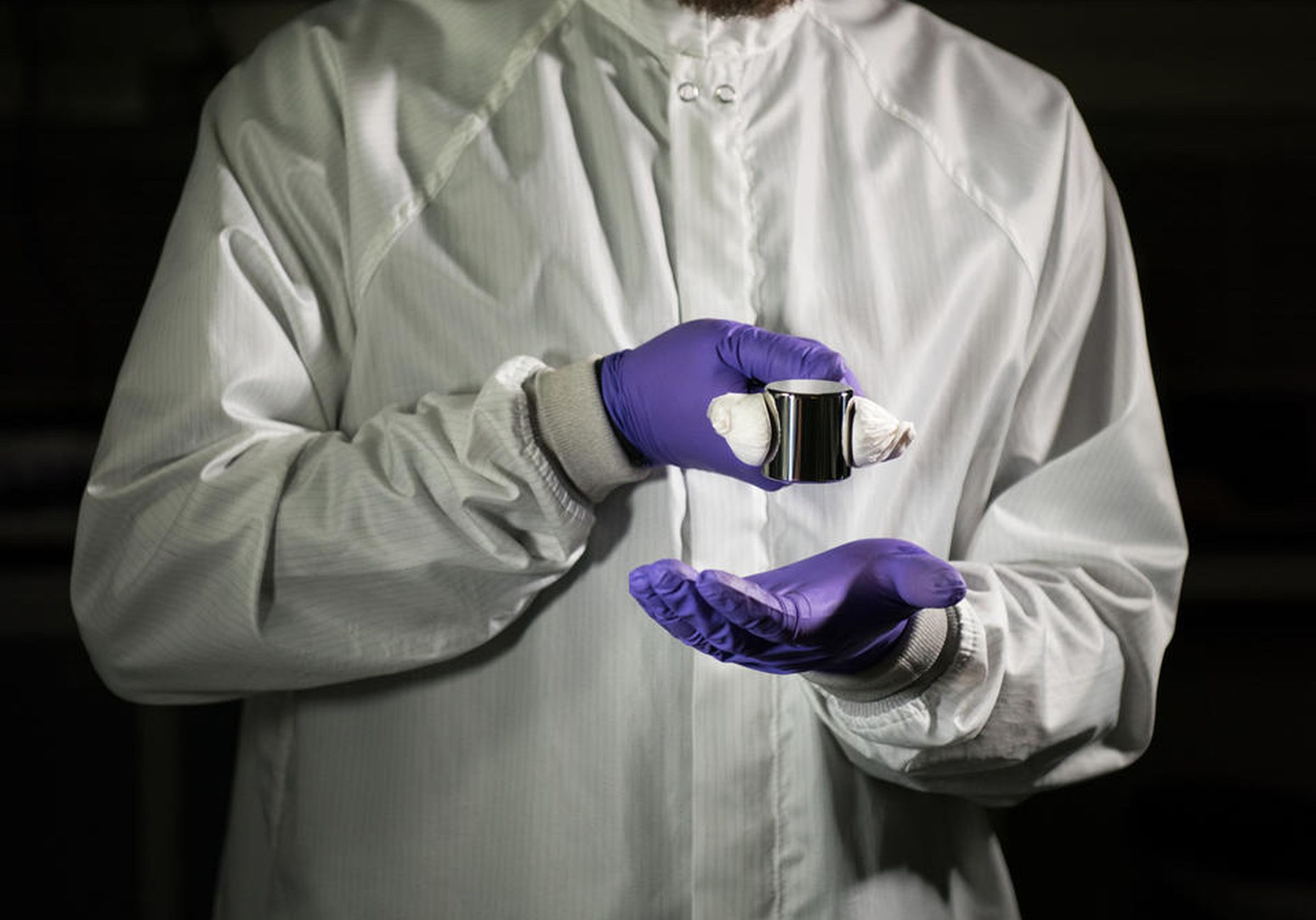 A NIST employee holding one of the agency’s kilogram masses. 