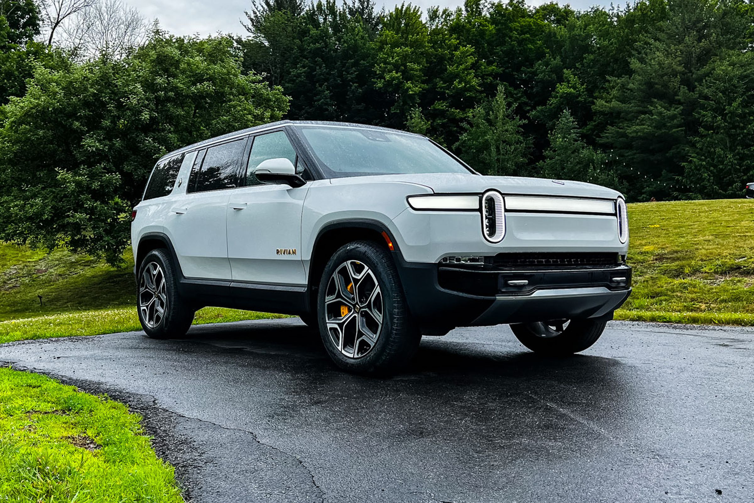 A white Rivian R1S from the front
